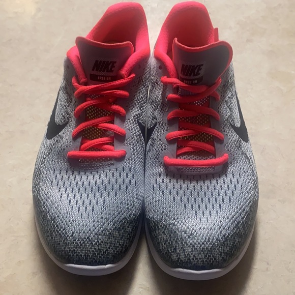 Nike Free RN Youth Wolf Grey & Racer Pink Running Shoes - Picture 6 of 10